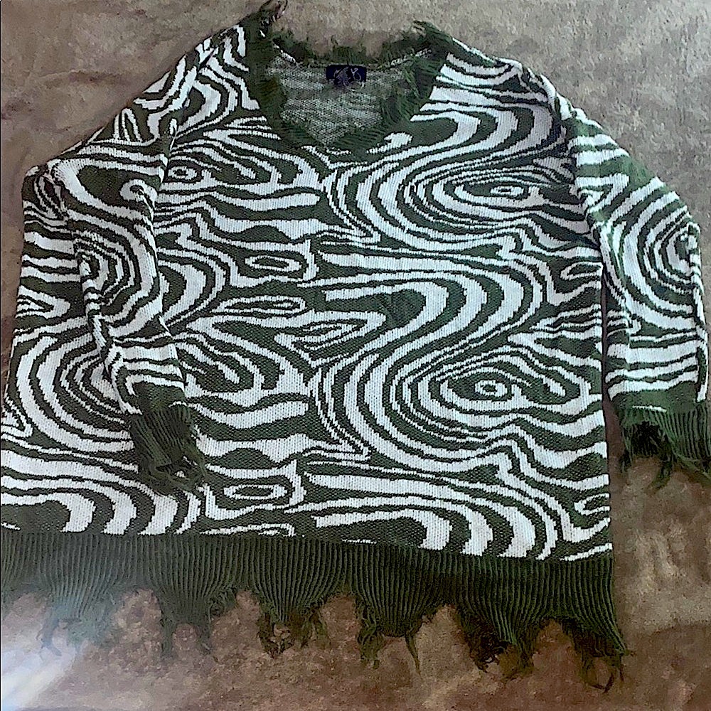 Green and White Patterned Sweater